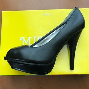 New Miss Me Black 4-1/2 inch open toe pumps 7.5